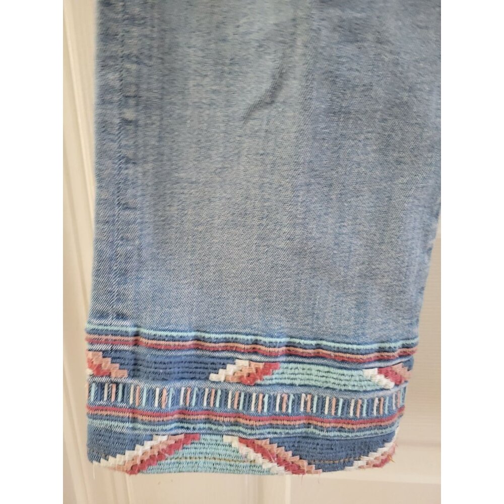 Driftwood Womens Collette Baby blue aztec cropped jean size 32 Embroidered hem - Picture 6 of 7